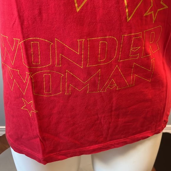 Wonder Woman Large tee shirt - Picture 3 of 9